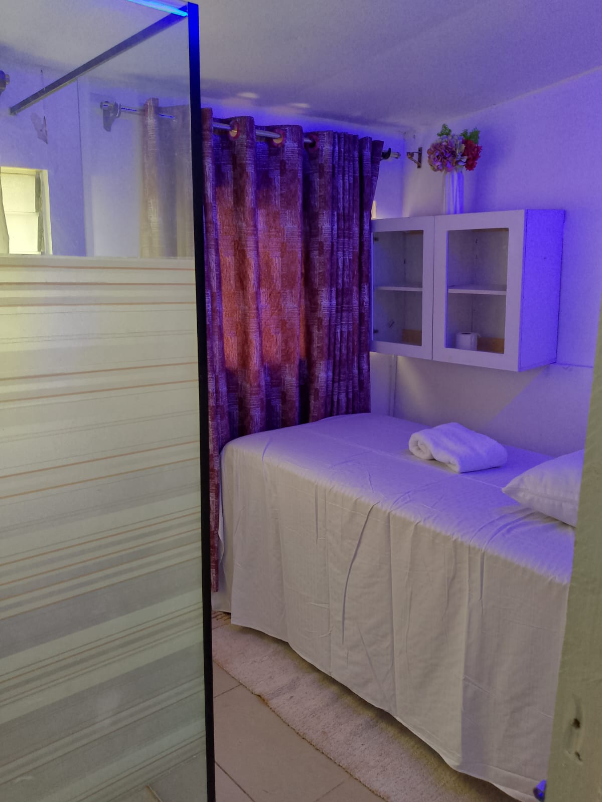 Hot stone body treatment